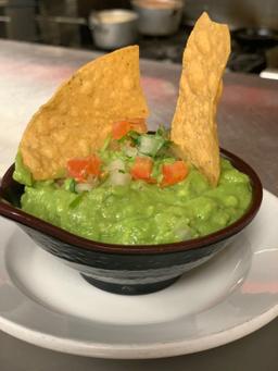 Guacamole 4oz & Chips